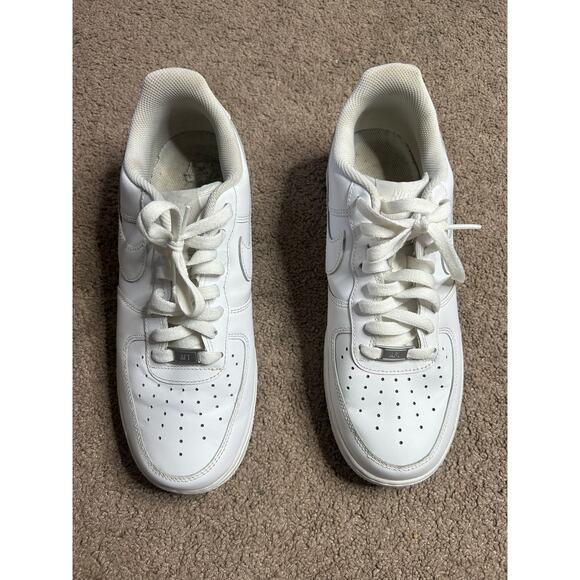 Nike Air Force One Sneakers Men Size US Size 9.5 Triple White Low AF1 315122-111 - Picture 3 of 7
